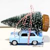 DIY little car with Christmas tree on roof on Goodlives.nl